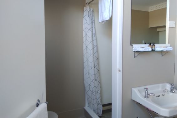 Private Hostel Units - bathroom