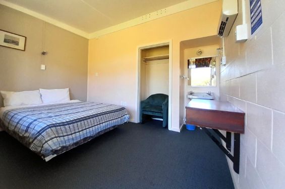 Private Hostel Units - queen bed