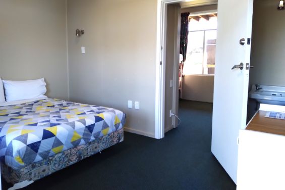 Private Hostel Units - queen-size bed